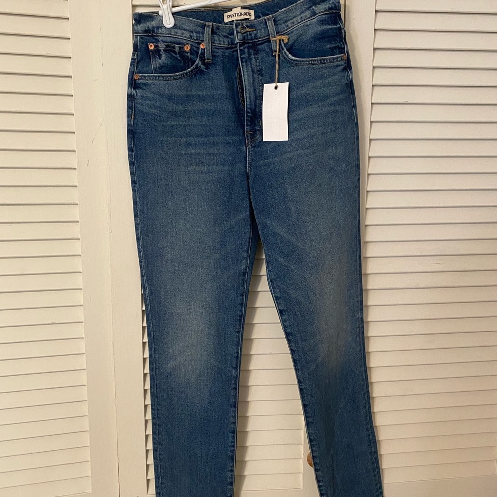 brand new madewell size 27 rivet & thread perfect vintage 
newkirk wash
size: 27